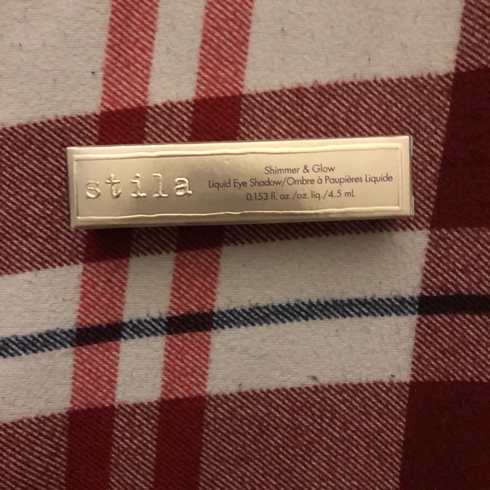 STILA
Shimmer & Glow Liquid Eyeshadow